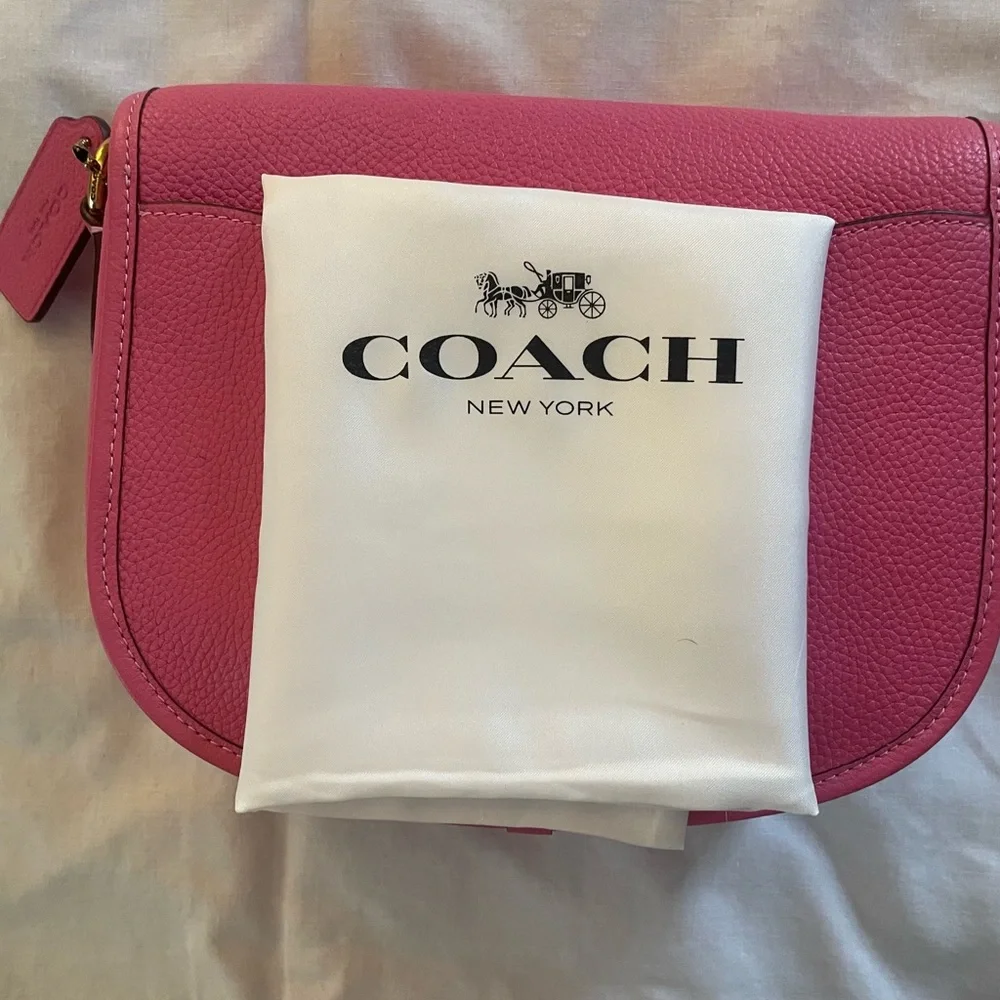 Pink Leather COACH Crossbody Bag NWT in mint condition. - Picture 4 of 14